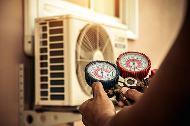 Professional Hvac technician working in Finly, IN